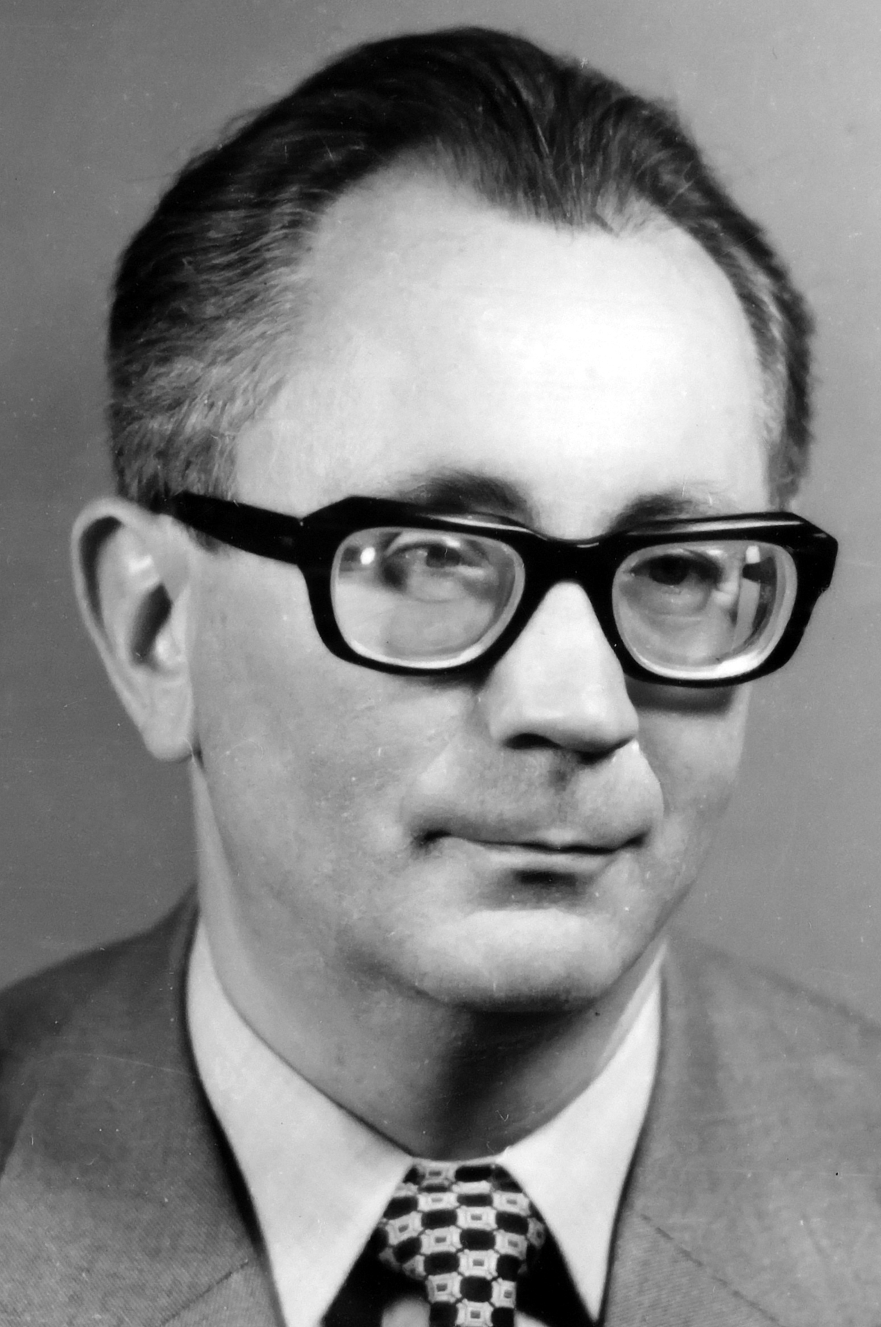 Dr. Kertész Imre portréja (Forrás: NSZKK Kriminalisztikai Szakértői Intézet Fotólaboratórium)